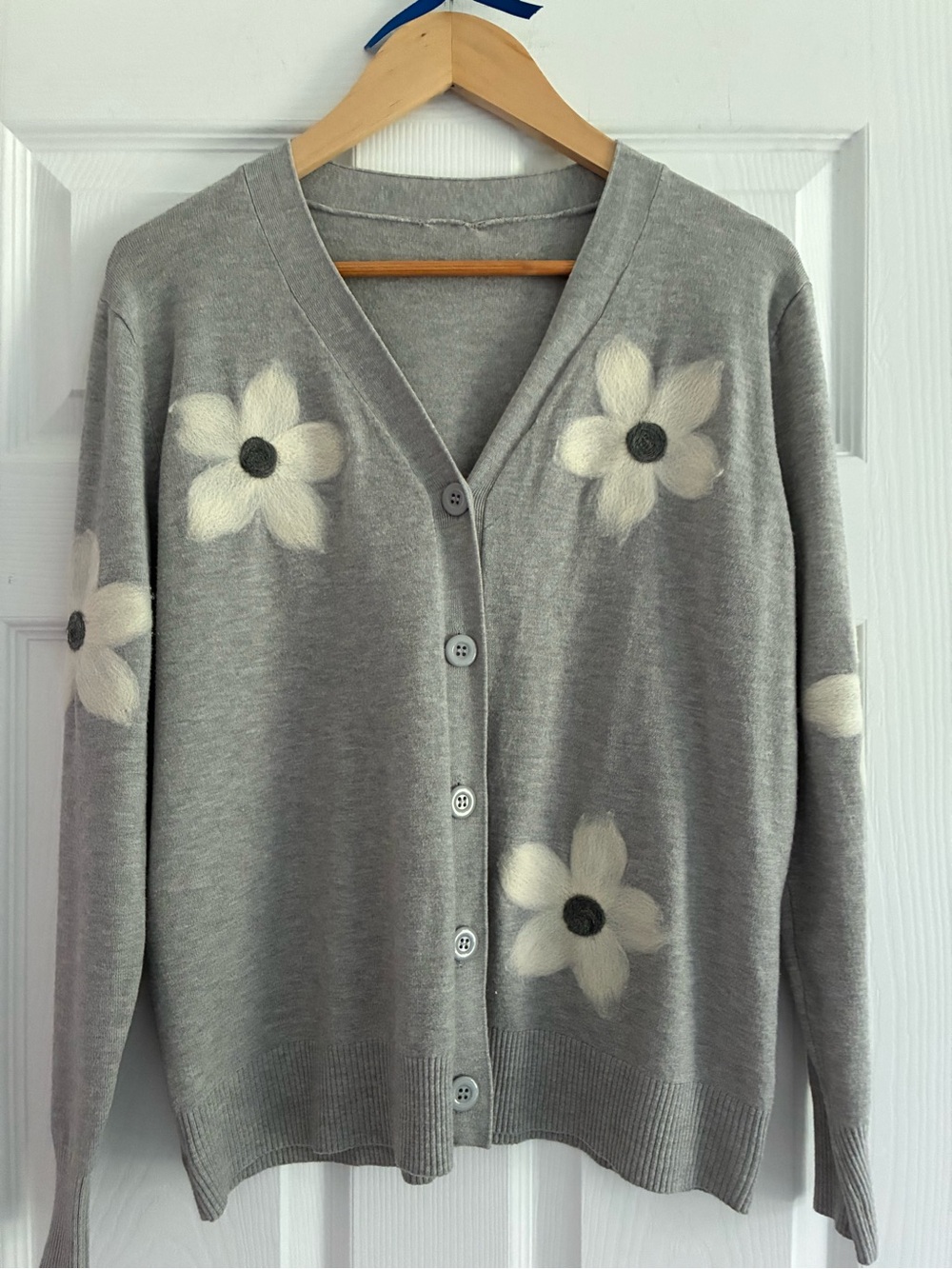 Aeda Women Gray V Neck Cardigan Embellished  Felted White Daisies Sweater Medium
